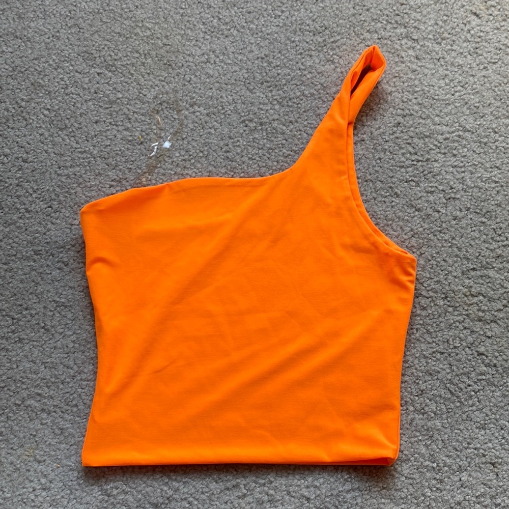 One shoulder crop top